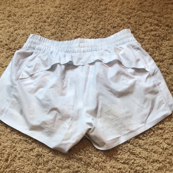 Athleta hustle shorts 3 inch inseam dotted tie dye pattern - Picture 2 of 4